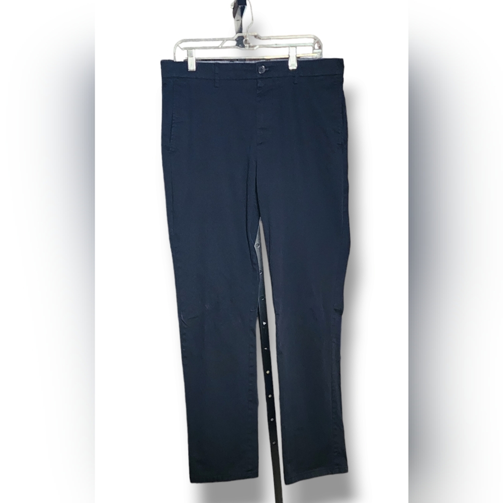 Old Navy Ultimate Straight Casual Dress Pants in Black